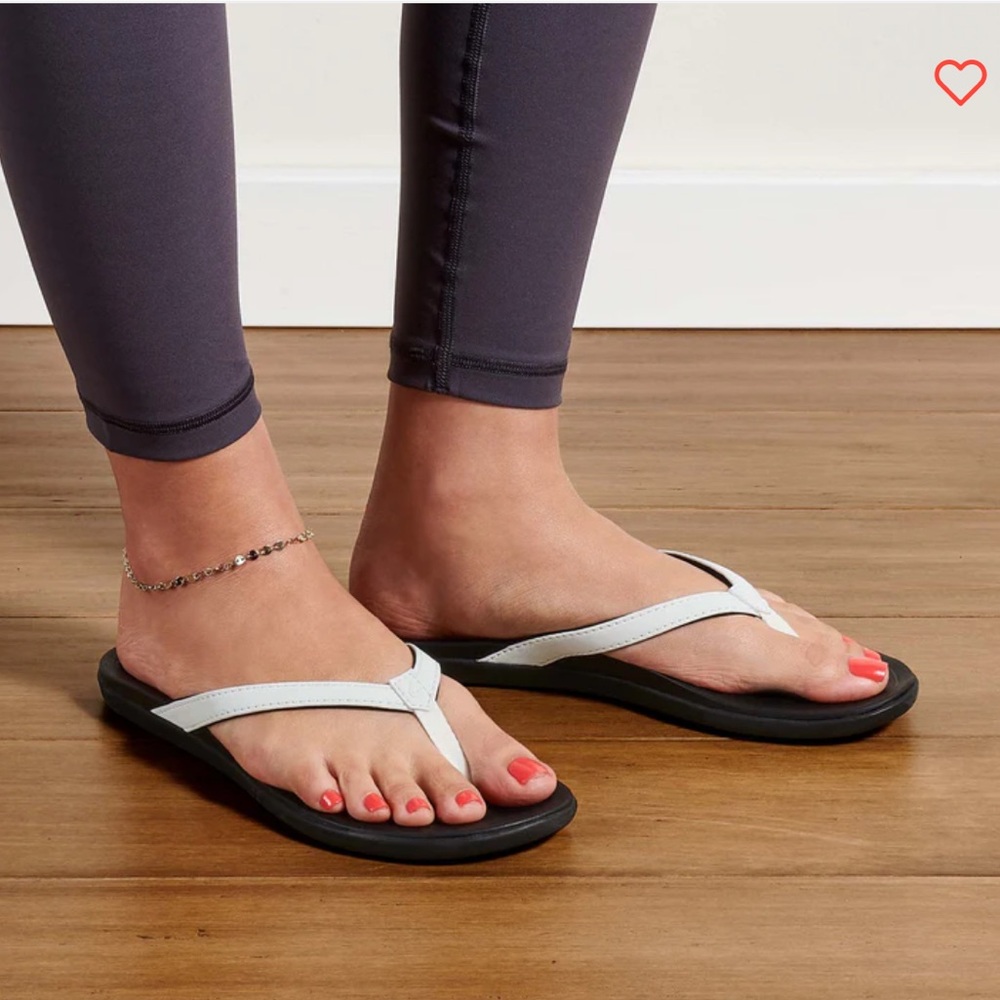 OluKai Ho'opio Hoopio Sandals Flip Flop Black White Womens Size 11